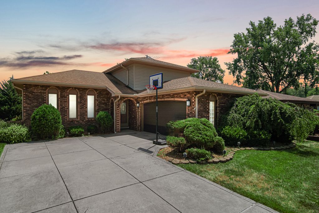 18443 Maple Street, Lansing, IL 60438