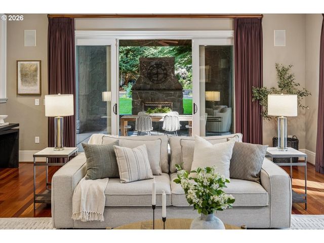 1261 Sw UNDERHILL Rd, Portland, OR 97219