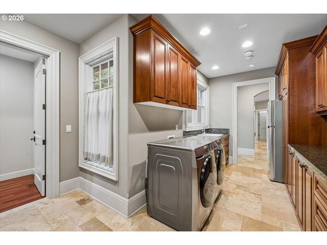 1261 Sw UNDERHILL Rd, Portland, OR 97219