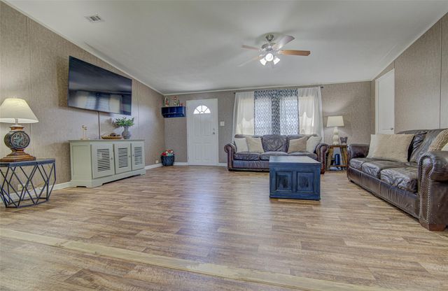 445 Rancho Linda Dr., Lockhart, TX 78644