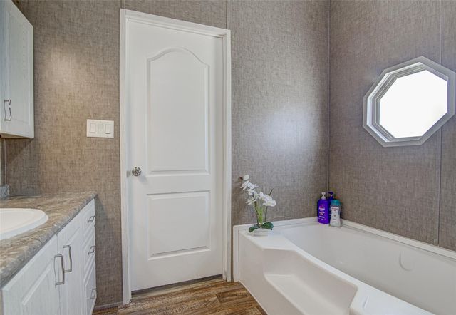 445 Rancho Linda Dr., Lockhart, TX 78644