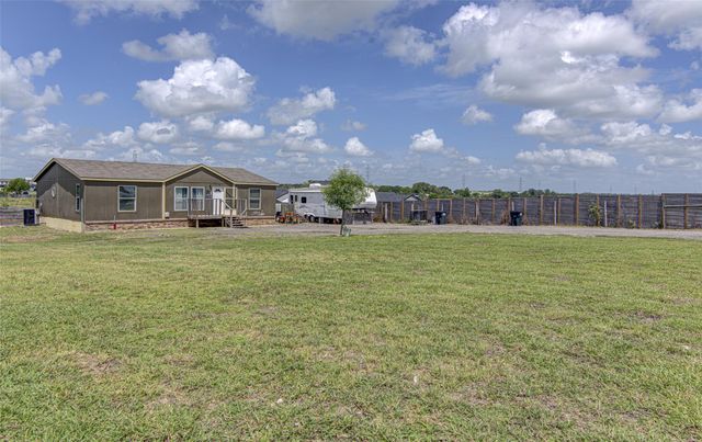 445 Rancho Linda Dr., Lockhart, TX 78644