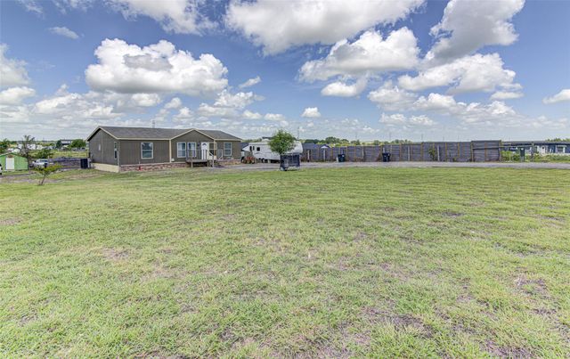 445 Rancho Linda Dr., Lockhart, TX 78644