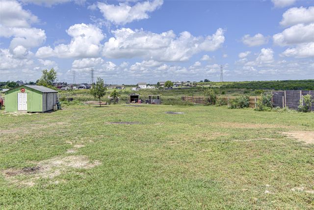 445 Rancho Linda Dr., Lockhart, TX 78644