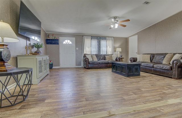445 Rancho Linda Dr., Lockhart, TX 78644