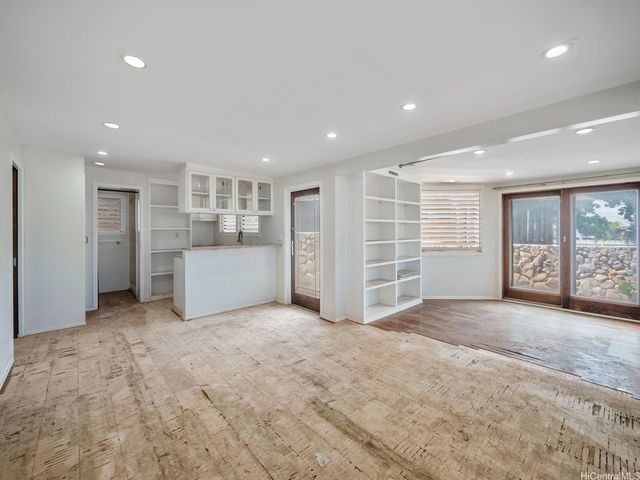 4134 Black Point Road, Honolulu, HI 96816