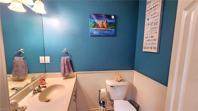 457 Seahorse RN, Chesapeake, VA 23320
