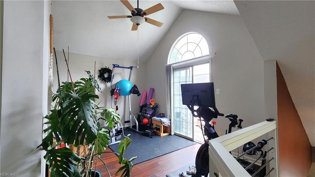 457 Seahorse RN, Chesapeake, VA 23320
