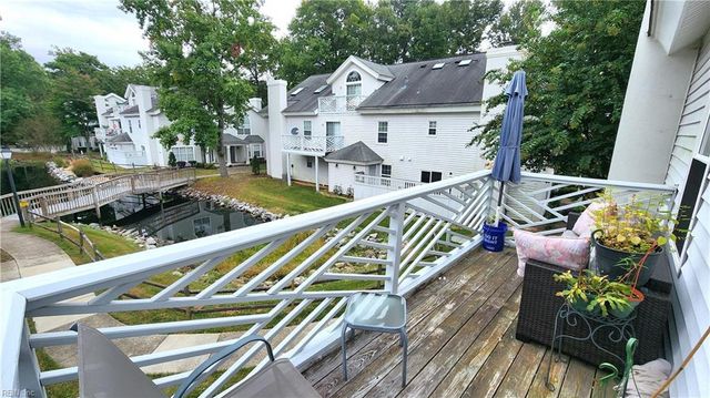 457 Seahorse RN, Chesapeake, VA 23320