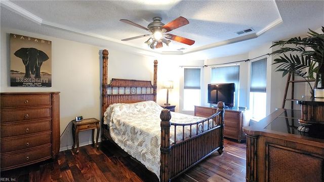 457 Seahorse RN, Chesapeake, VA 23320
