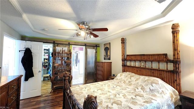 457 Seahorse RN, Chesapeake, VA 23320