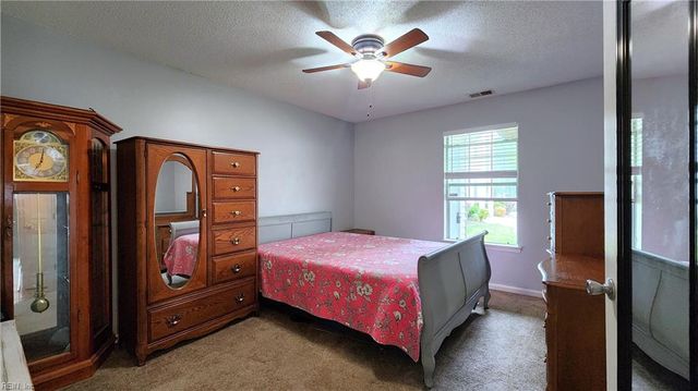 457 Seahorse RN, Chesapeake, VA 23320