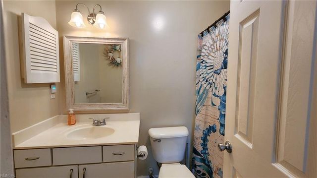 457 Seahorse RN, Chesapeake, VA 23320