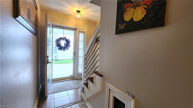 457 Seahorse RN, Chesapeake, VA 23320