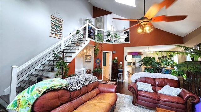 457 Seahorse RN, Chesapeake, VA 23320