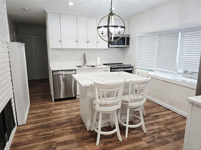 52 Mist Lane, Westbury, NY 11590