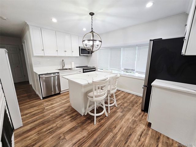 52 Mist Lane, Westbury, NY 11590