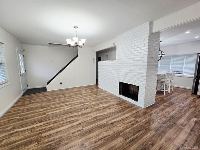 52 Mist Lane, Westbury, NY 11590