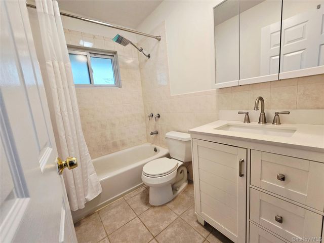 52 Mist Lane, Westbury, NY 11590