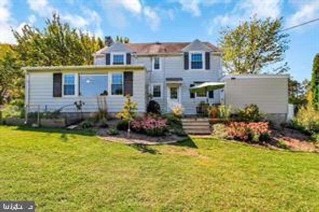1371 CLOVER LN, York, PA 17403