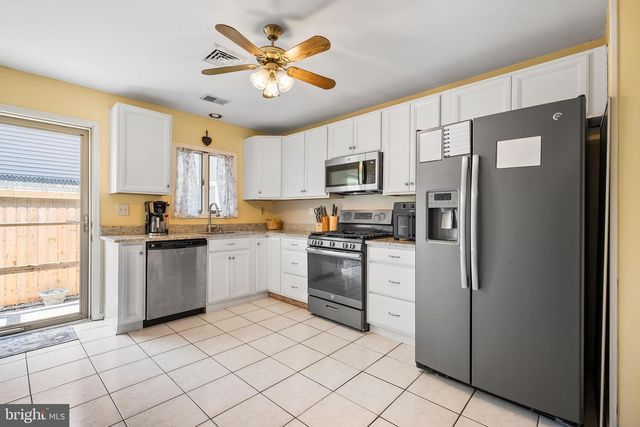 837 HUNTINGTON AVE, Pine Beach, NJ 08741