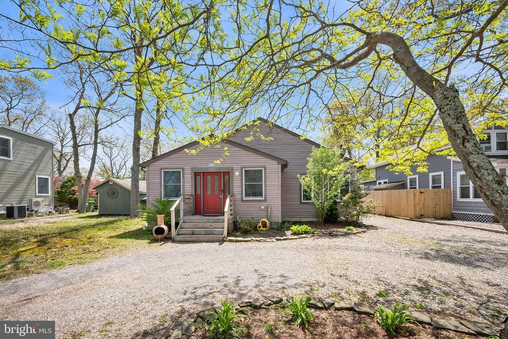 837 HUNTINGTON AVE, Pine Beach, NJ 08741
