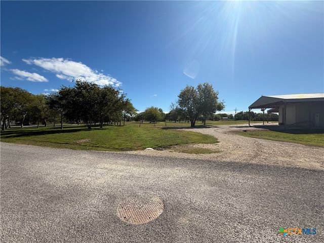 407 W Oakland Avenue, Seadrift, TX 77983