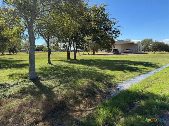 407 W Oakland Avenue, Seadrift, TX 77983
