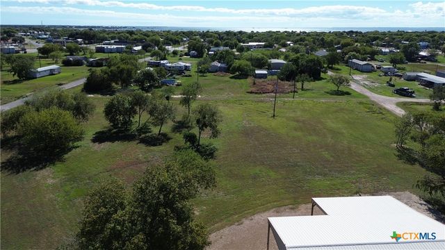 407 W Oakland Avenue, Seadrift, TX 77983