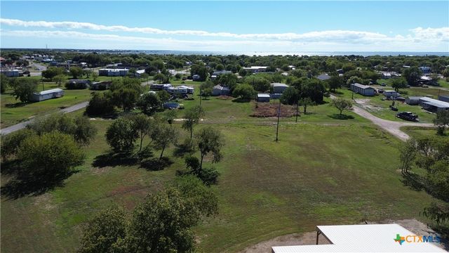 407 W Oakland Avenue, Seadrift, TX 77983