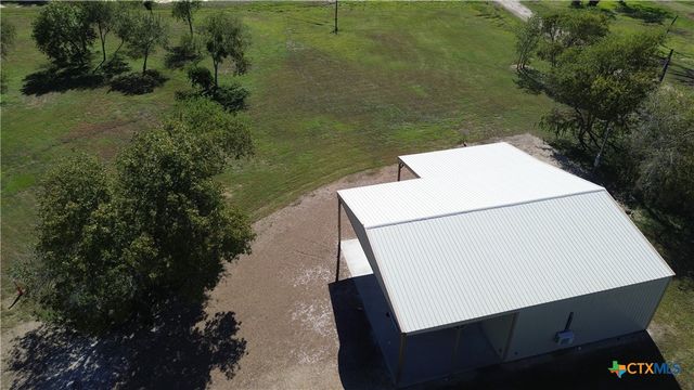 407 W Oakland Avenue, Seadrift, TX 77983