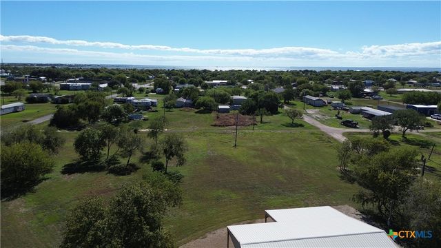 407 W Oakland Avenue, Seadrift, TX 77983