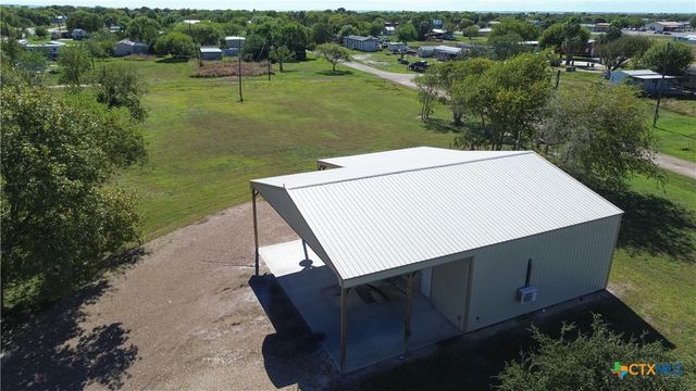 407 W Oakland Avenue, Seadrift, TX 77983