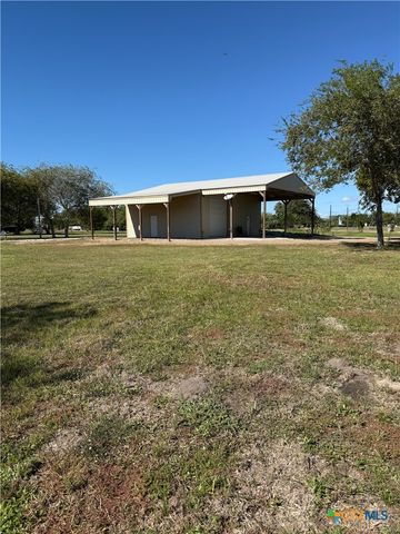 407 W Oakland Avenue, Seadrift, TX 77983