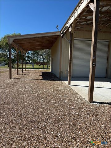 407 W Oakland Avenue, Seadrift, TX 77983