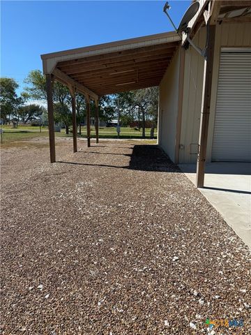 407 W Oakland Avenue, Seadrift, TX 77983