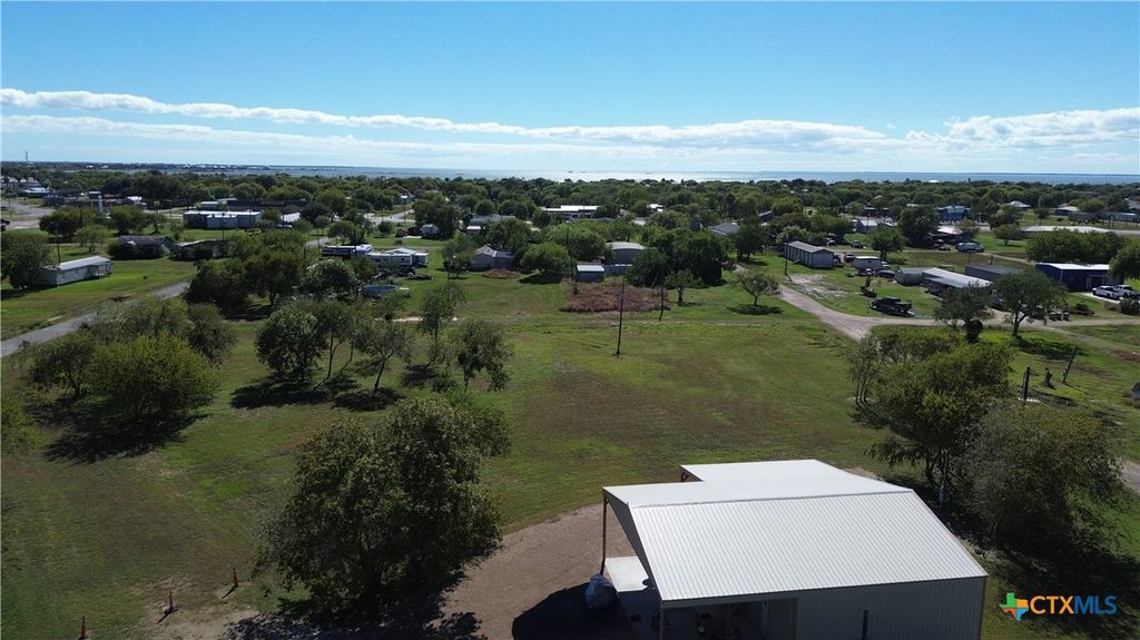407 W Oakland Avenue, Seadrift, TX 77983