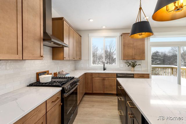 1080 N Washington Street Se, Lowell City, MI 49331