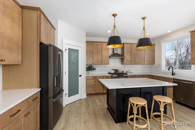 1080 N Washington Street Se, Lowell City, MI 49331