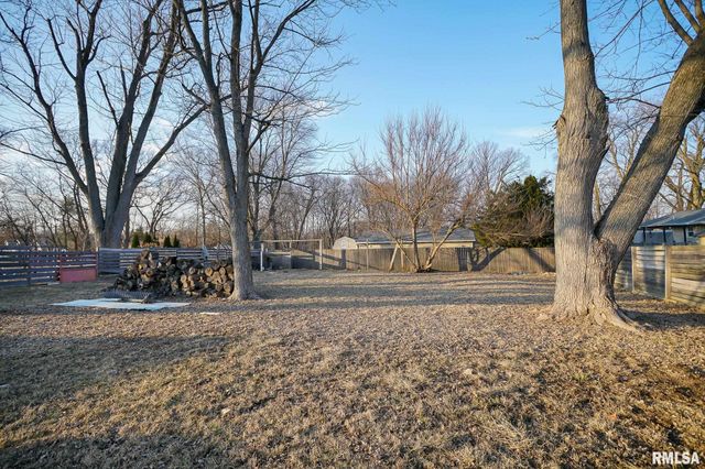 105 GROVELAND Street, East Peoria, IL 61611