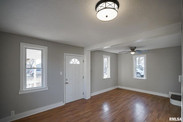 105 GROVELAND Street, East Peoria, IL 61611