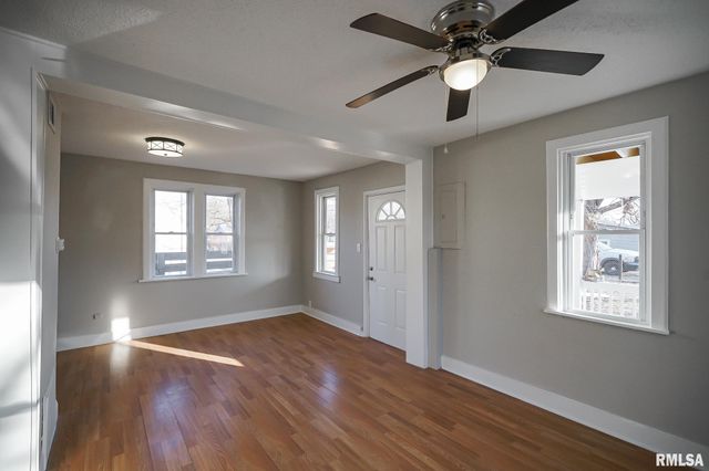 105 GROVELAND Street, East Peoria, IL 61611