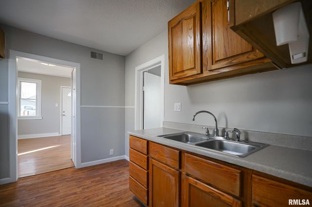 105 GROVELAND Street, East Peoria, IL 61611