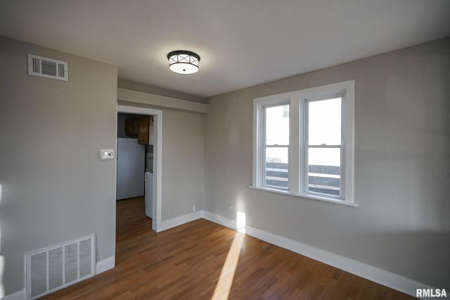 105 GROVELAND Street, East Peoria, IL 61611