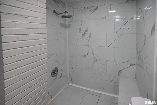 105 GROVELAND Street, East Peoria, IL 61611