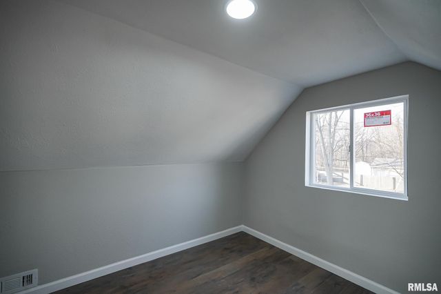 105 GROVELAND Street, East Peoria, IL 61611