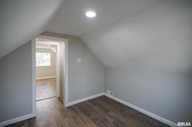 105 GROVELAND Street, East Peoria, IL 61611