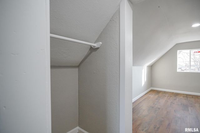 105 GROVELAND Street, East Peoria, IL 61611