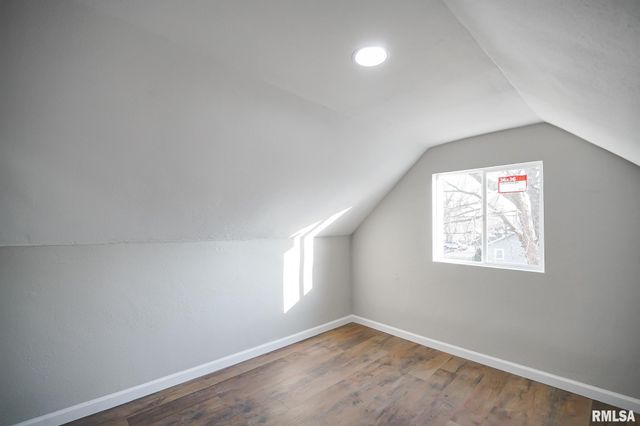 105 GROVELAND Street, East Peoria, IL 61611