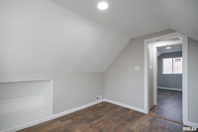 105 GROVELAND Street, East Peoria, IL 61611